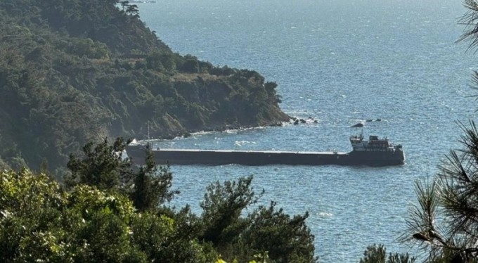 Bursa'da Mudanya'da yük gemisi karaya oturdu