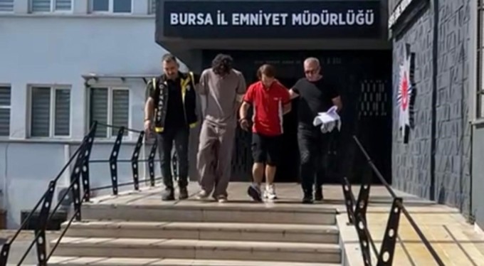 Bursa'da 'Yan bakma' cinayetinde hakim karşısına çıkan 2 kuzenden biri tutuklandı