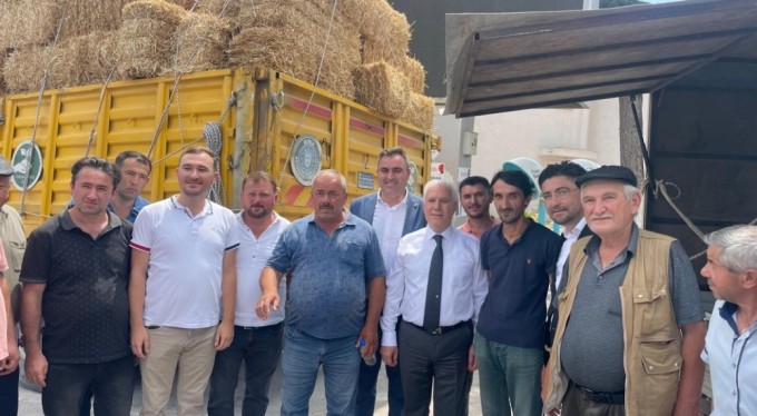 Büyükşehirden çiftçiye destek... Başkan Bozbey kendi elleriyle dağıttı