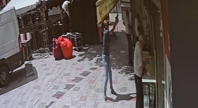 İddiada para kaybedince büfeye ateş açtı