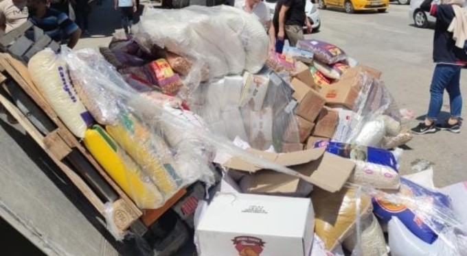 Bursa'da palet üzerinde bulunan gıda ürünlerinin üzerine düştüğü işçi yaralandı