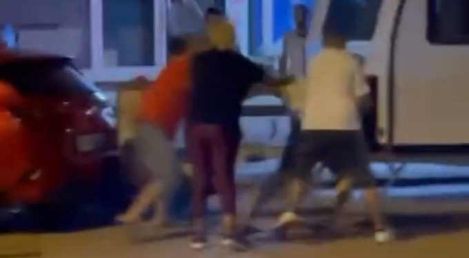 Bursa'da iki grup arası çıkan kavgada sokak ringe döndü