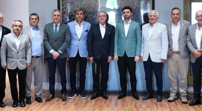 Bursaspor'un yeni Divan Kurulu Başkanı Gökhan Tuzlacıoğlu, kulübü ziyaret etti