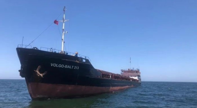 Mudanya'da karaya oturan gemi kurtarıldı