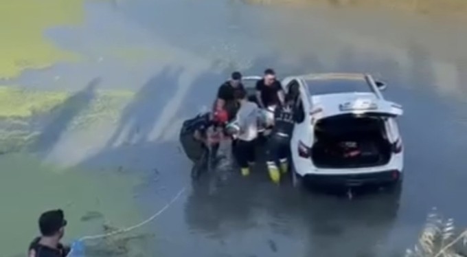 Bursa'da kontrolden çıkan cip 6 metreden dereye uçtu, sürücü yaralandı