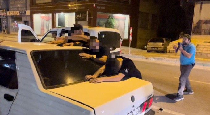 Film sahnelerini aratmadı... Bursa'da kilometrelerce kaçan şüpheliler böyle yakalandı