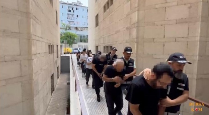 Bursa'da kuyumcuların korkulu rüyası 'Sahte altın çetesi' çökertildi!