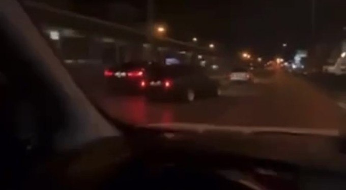 Yarışan araçlar trafikte dehşet saçtı