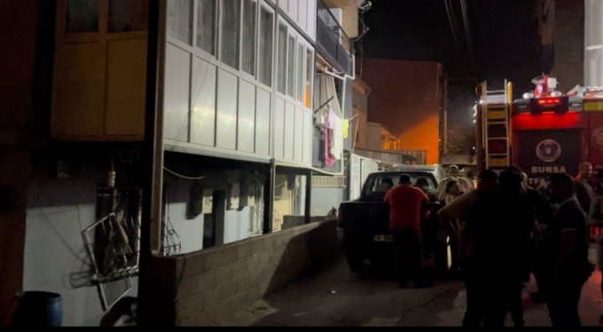 Bursa'da evini yakmaya çalıştı, mahalleyi ayağa kaldırdı