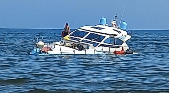 Mudanya'da arızalanan yat karaya oturdu