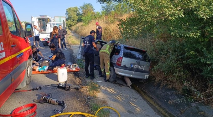 Bursa'da kanala uçan otomobilde can pazarı!
