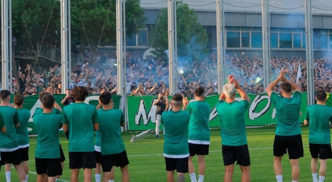 Bursaspor, 2 bin taraftarıyla sezonu açtı