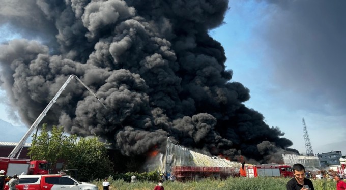 Bursa'da kağıt ve elyaf fabrikasında büyük yangın