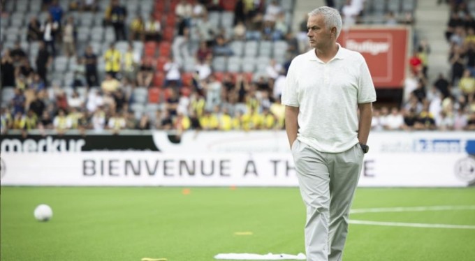 Jose Mourinho: "Şampiyonlar Ligi maçının böyle bir sahada oynanması kabul edilemez"