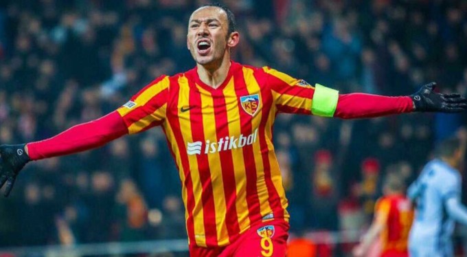Umut Bulut futbolu bıraktı