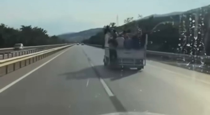 Bursa'da tehlikeli yolculuk kamerada