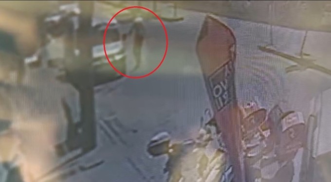 Bursa'da oto faresini giydiği sarı tişört ele verdi