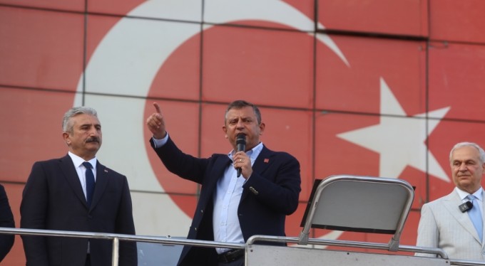 CHP Genel Başkanı Özel: "Mazeret üretmeye gelmedik, icap ederse hepimiz çıkarız çöpleri toplarız"