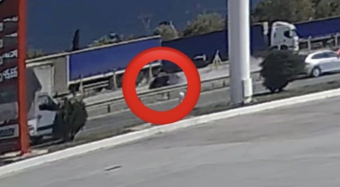 Bursa'da tıra ok gibi saplanan araçta 2 kişi hayatını kaybetti