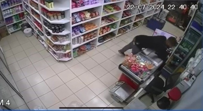 Markette telefon hırsızlığı! Bursa'da bu kadarı 'pes' dedirtti