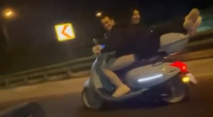 Bursa'da motosikletin arkasında yatarak ilerledi, ölüme meydan okudu