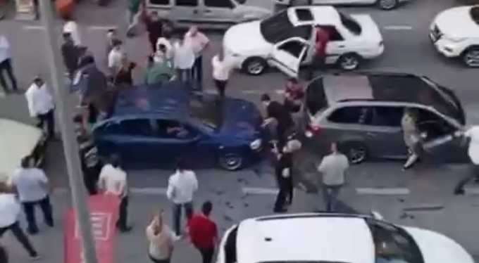 Bursa'da düğün konvoyu kaza yaptı, ortalık karıştı