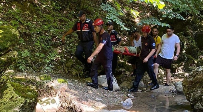 Bursa'da fotoğraf çekilirken kanyondaki kayalıklardan düştü