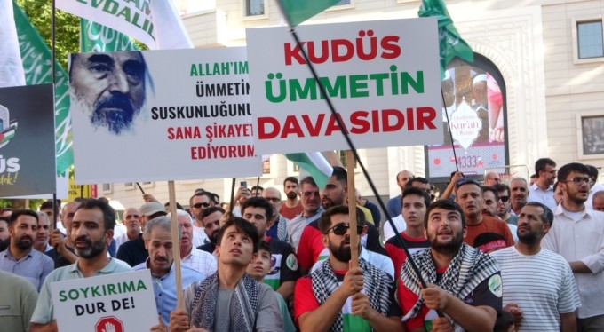 Bursa'da yüzlerce kişi Filistin için yürüdü