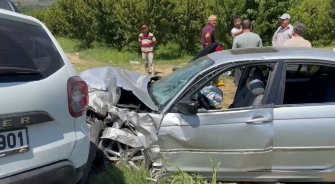 Bursa'da iki otomobil kafa kafaya çarpıştı: 5 yaralı