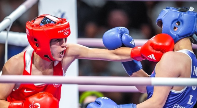 Milli boksör Hatice Akbaş, Paris Olimpiyatları'nda yarı finalde