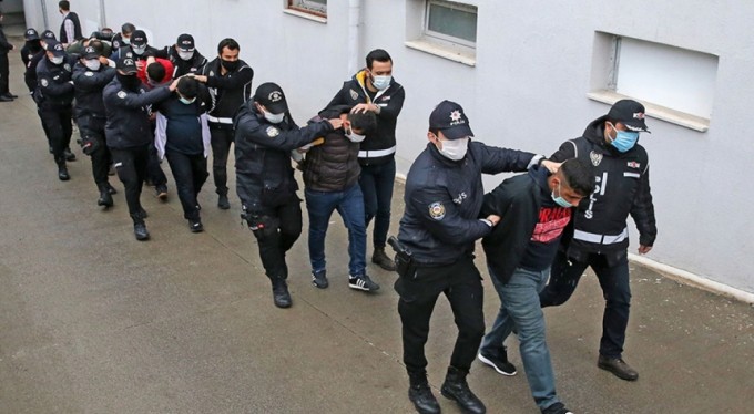 Bakan Yerlikaya: "26 ilde DEAŞ terör örgütüne yönelik son 3 gündür devam eden 'Gürz-4' operasyonlarında 99 şüpheli yakalandı"