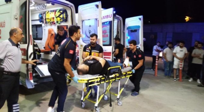 Bursa'da site bahçesinde alkol alan 2 komşusunu bıçakladı