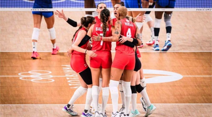 A Milli Kadın Voleybol Takımı, İtalya'ya 3-0 mağlup oldu