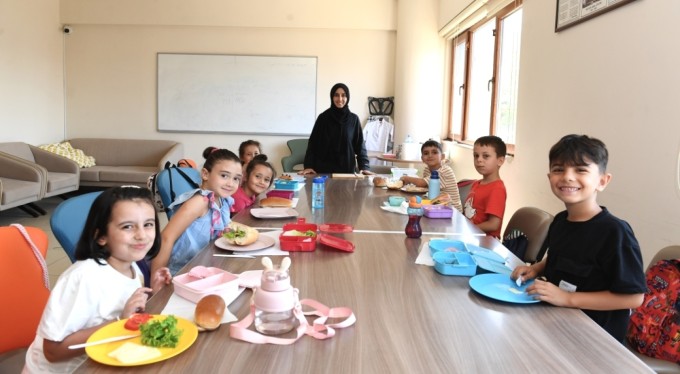 Osmangazi'nin atölyelerinde çocuklar hayatı öğreniyor