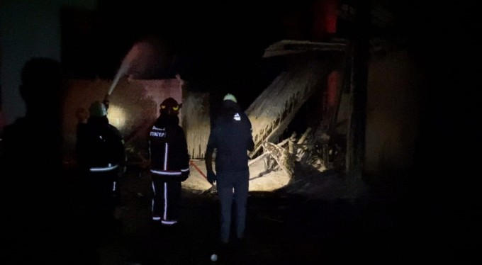 Bursa'da yangına müdahale eden itfaiye ekiplerine saldırı