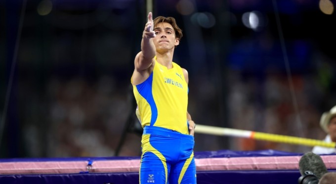 Rekorlar kıran Armand Duplantis'ten, Yusuf Dikeç pozu