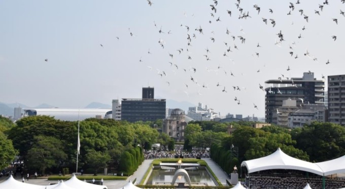 Hiroşima atom bombası saldırısında hayatını kaybedenler 79. yıl dönümünde anıldı