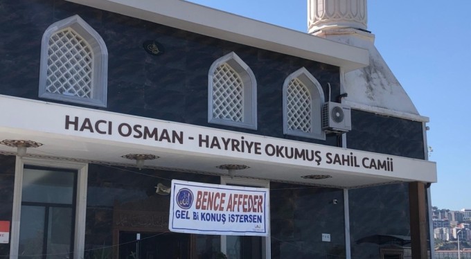 Bursa'da camiye asılan afişi görenler şaştı kaldı