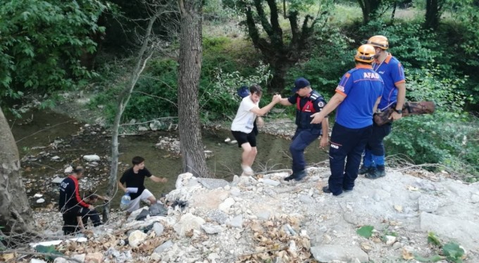 Bursa'da balık tutmaya giderken kaybolan 3 genci AFAD ekipleri buldu