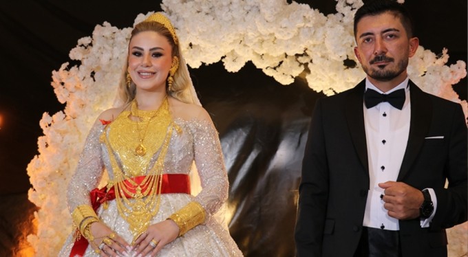 Aşiret düğününde geline 3 kilo altın, damada 3 milyon TL takıldı