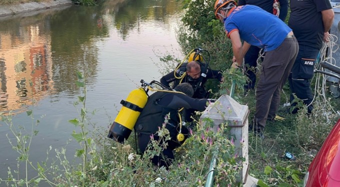 Sulama kanalına düşen çocuğu kurtardı, kendi kurtulamadı