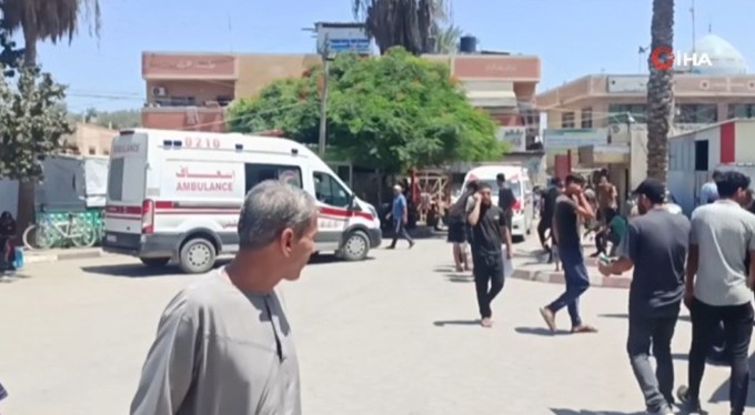 İsrail, Bureij Mülteci Kampı'nı vurdu: 12 ölü