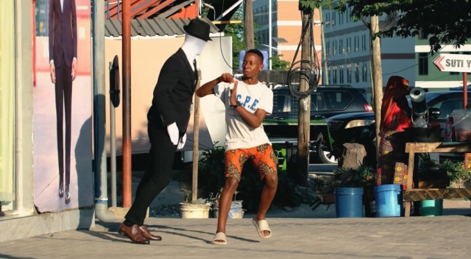 Bursalı cansız manken Afrikalıları korkuttu