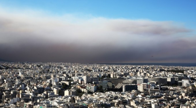 Yunanistan'da orman yangını: Dumanlar Atina'ya yaklaştı