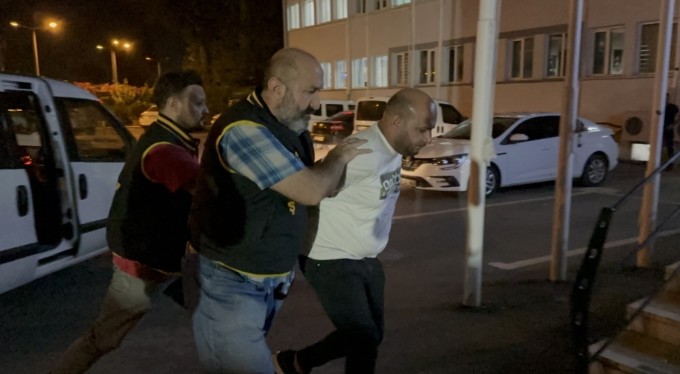 Bursa'da otomatik tabanca ile havaya defalarca ateş açan şahıs yakalandı