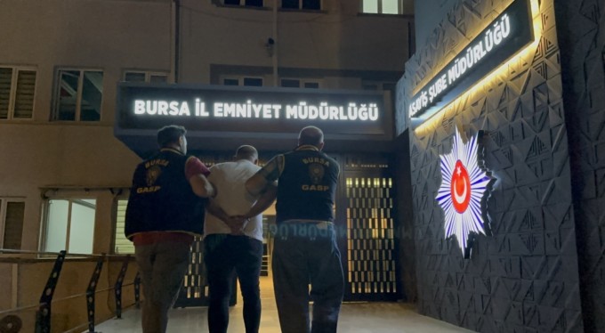 Bursa'da otomatik tabanca ile havaya ateş açan şahıs tutuklandı