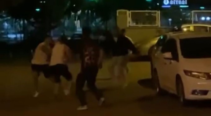 Bursa'da 8 kişi, kendilerini uyaran kişiye pala ve sopalarla saldırdı!