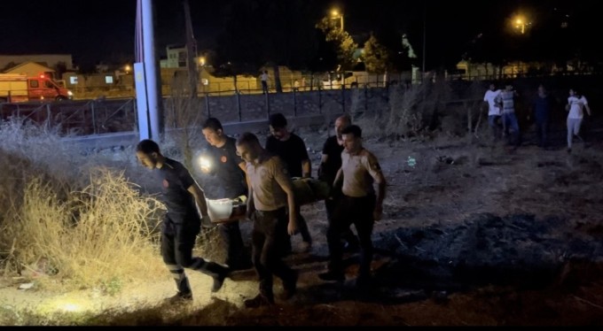 Bursa'da kediyi kurtarmak isterken düştüğü derede mahsur kaldı