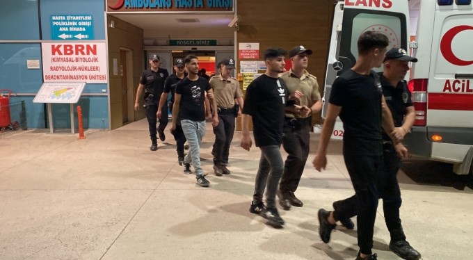 Bursa'da gürültü ihbarına giden ekipler, 10 kaçak göçmeni yakaladı