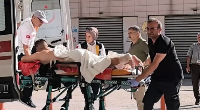 Kaynar salça kazanı devrildi, 4 kişi yaralandı